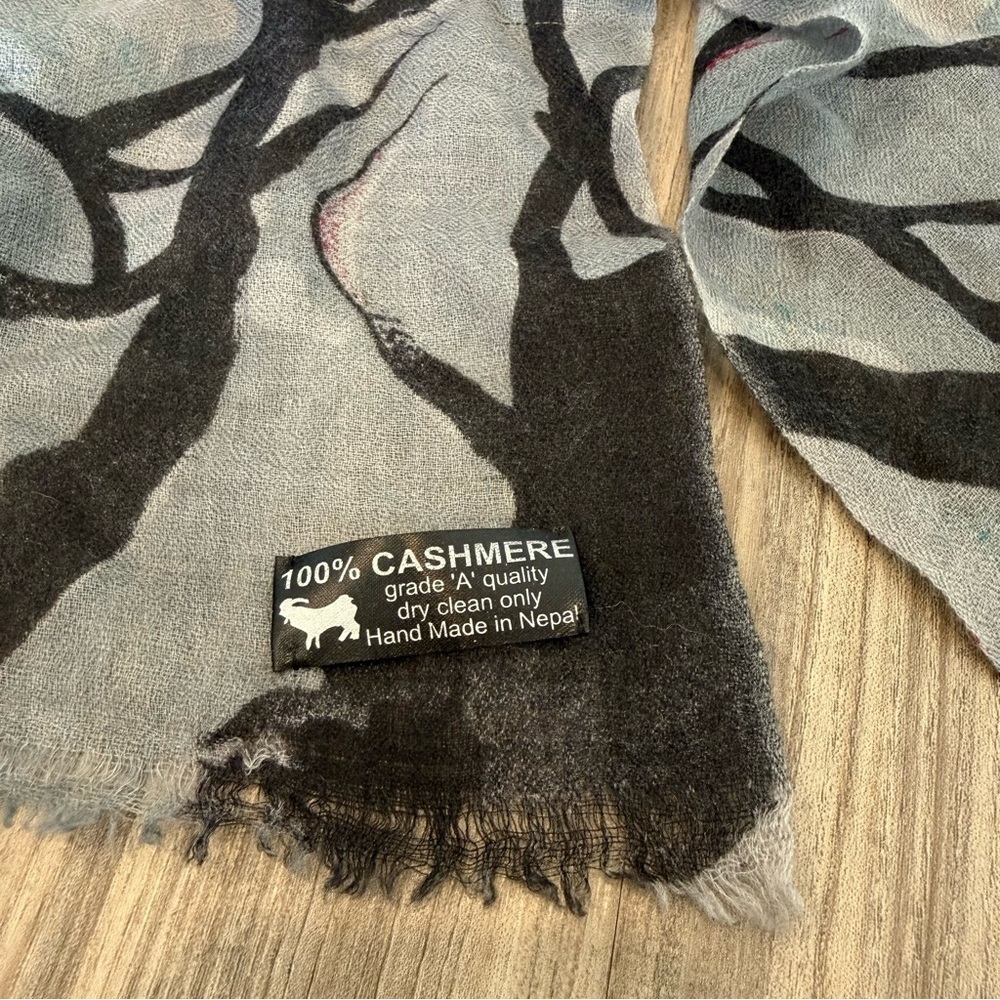 100% Cashmere Scarf with Tree Design - Picture 8 of 9